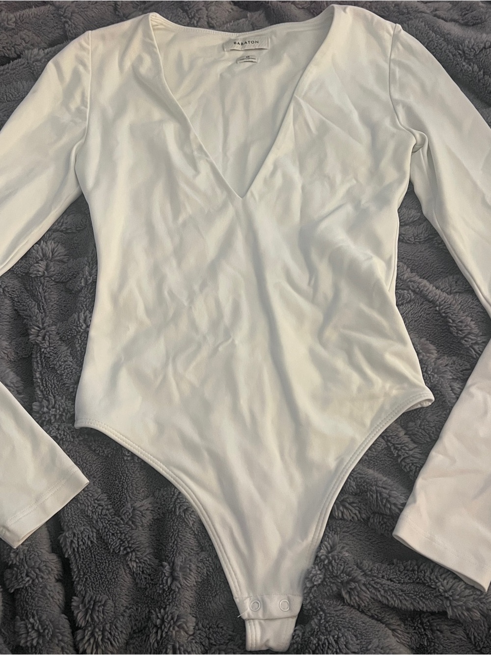 BABATON Aritzia White Long Sleeve V-neck Bodysuit, size XS - NWOT